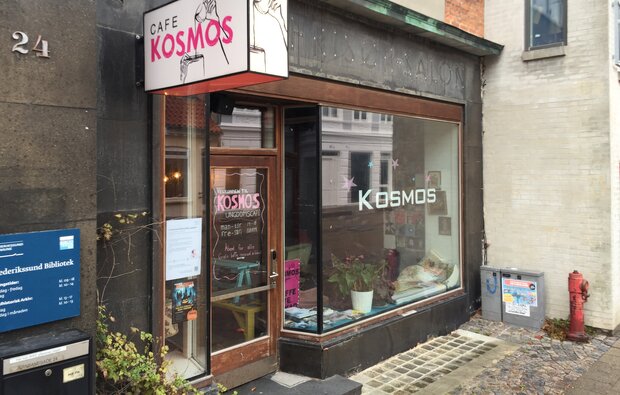 Café Kosmos i Jernbanegade. Foto: Frederikssund Kommune.