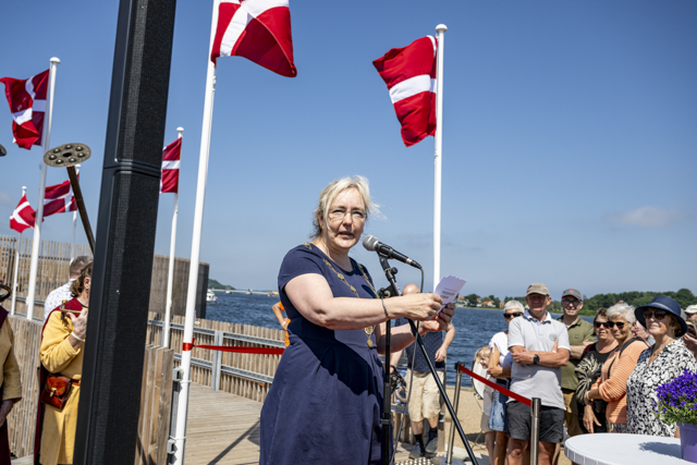 Borgmester Tina Tving Stauning (A) holder tale ved åbningen af Kultur- og Havnebadet. Foto: Kenneth Jensen.